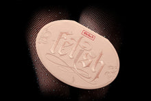 Cargar imagen en el visor de la galería, KAT VON D - FETISH BLUSHER HIGHLIGHTER PALETTE - MUJER