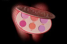 Cargar imagen en el visor de la galería, KAT VON D - FETISH BLUSHER HIGHLIGHTER PALETTE - MUJER