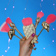 Cargar imagen en el visor de la galería, TARTE COSMETICS - LET'S FLAMINGLE BRUSH SET - MUJER